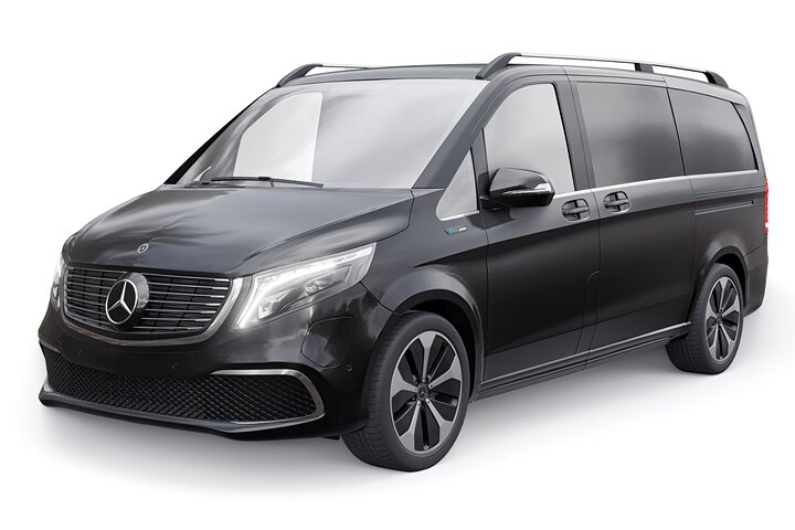  Gatwick Airport to Heathrow Airport Transfers - Photo 1 of 5